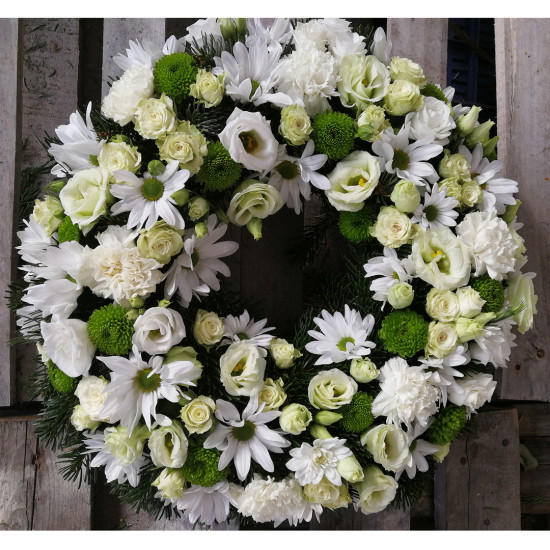 White scenery open wreath